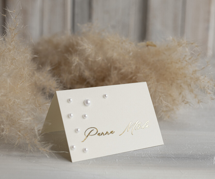 Winietki glamour winietki ślubne wizytówki dla gości weselnych, złote napisy na winietkach, winietki z perełkami, złote winietki na stół weselny z perełkami5