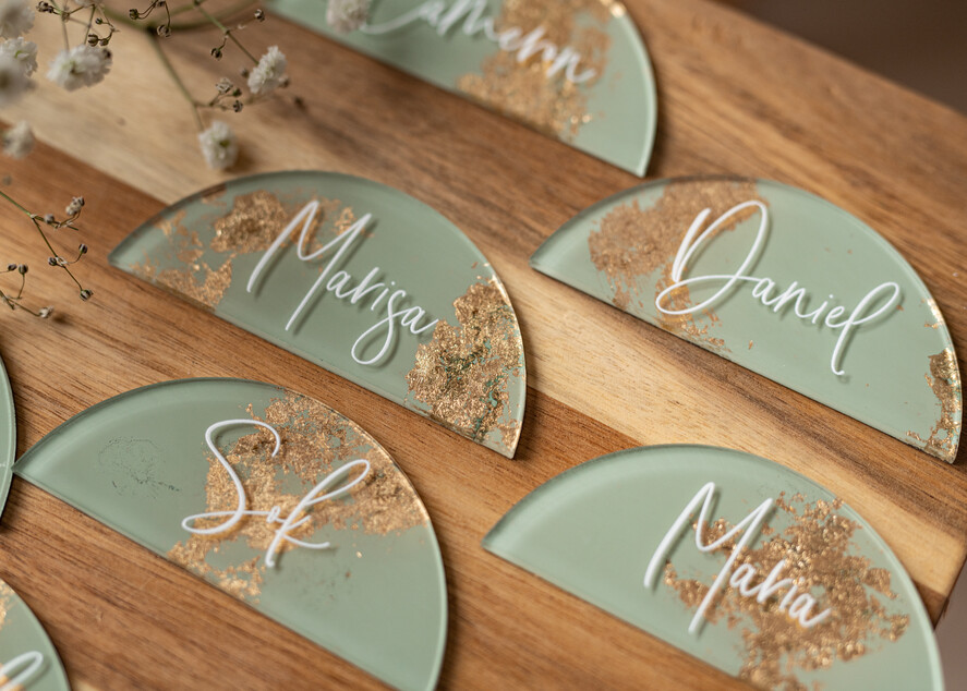 Winietki glamour szałwiowe eleganckie winietki ślubne, złote wizytówki dla gosci weselnych, miętowe winietki z pleksy malowane farbą , winietki na stół weselny, 0