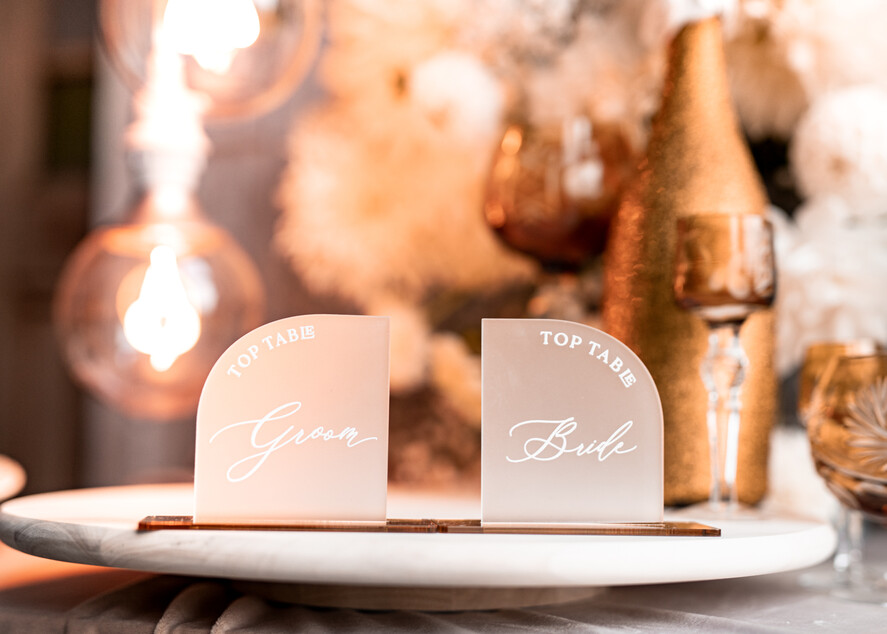 Winietki glamour ślubne winietki na stół weselny, winietki z satynowej pleksy, eleganckie winietki na stoły weselne8