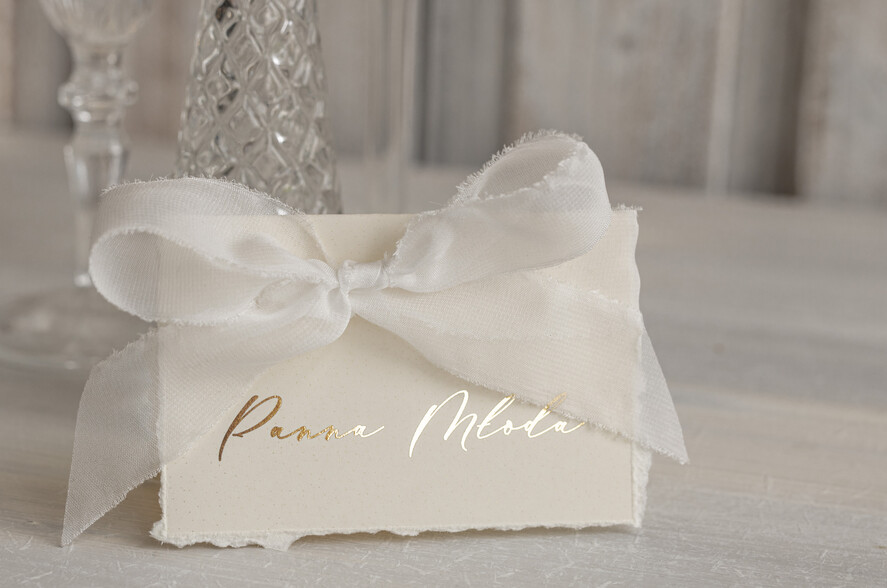 Winietki glamour ślubne winietki na stół weselny, złote lub srebrne napisy, winietki z jedwabną wstążką, darte winietki na stół weselny, wydzierane złote winietki ślubne2