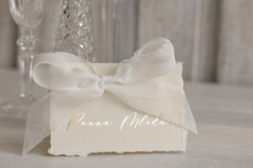 Winietki glamour ślubne winietki na stół weselny, złote lub srebrne napisy, winietki z jedwabną wstążką, darte winietki na stół weselny, wydzierane złote winietki ślubne4