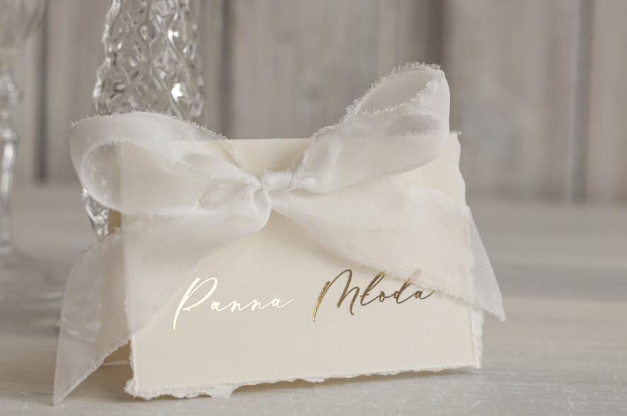 Winietki glamour ślubne winietki na stół weselny, złote lub srebrne napisy, winietki z jedwabną wstążką, darte winietki na stół weselny, wydzierane złote winietki ślubne5