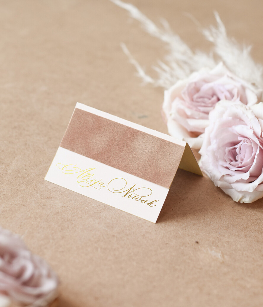 Winietki glamour ozdobne winietki na ślub wizytówki dla gości weselnych złote napisy winietka z welurem 0