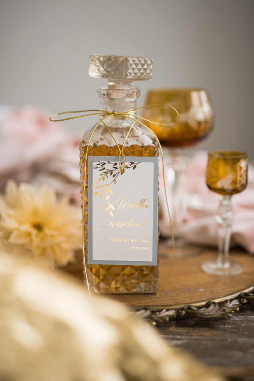 Zawieszki na butelki glamour zawieszki na nalewki weselne, złote ze śmieszną treścią0