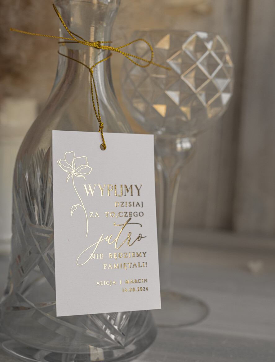 Zawieszki na butelki glamour zawieszki na alkohol weselny, złote z dowolnym tekstem, zawieszka na butelkę ze złotymi literami, ozdoba stołu weselnego0