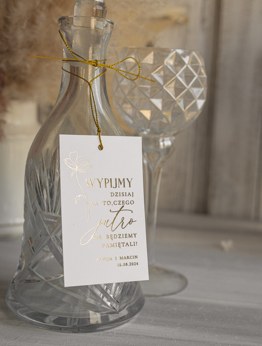 Zawieszki na butelki glamour zawieszki na alkohol weselny, złote z dowolnym tekstem, zawieszka na butelkę ze złotymi literami, ozdoba stołu weselnego3