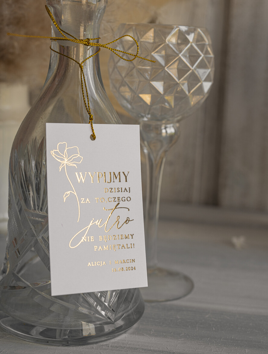 Zawieszki na butelki glamour zawieszki na alkohol weselny, złote z dowolnym tekstem, zawieszka na butelkę ze złotymi literami, ozdoba stołu weselnego4