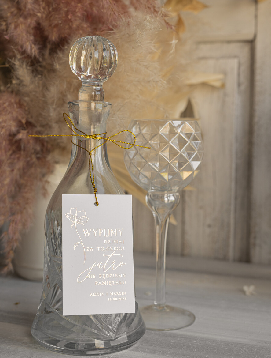 Zawieszki na butelki glamour zawieszki na alkohol weselny, złote z dowolnym tekstem, zawieszka na butelkę ze złotymi literami, ozdoba stołu weselnego5