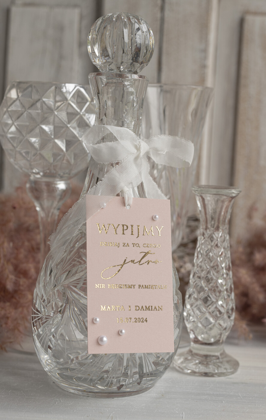 Zawieszki na butelki glamour zawieszki ślubne na butelki z perełkami, złote etykietki na butelki z dowolną treścią, eleganckie zawieszki z perełkami2