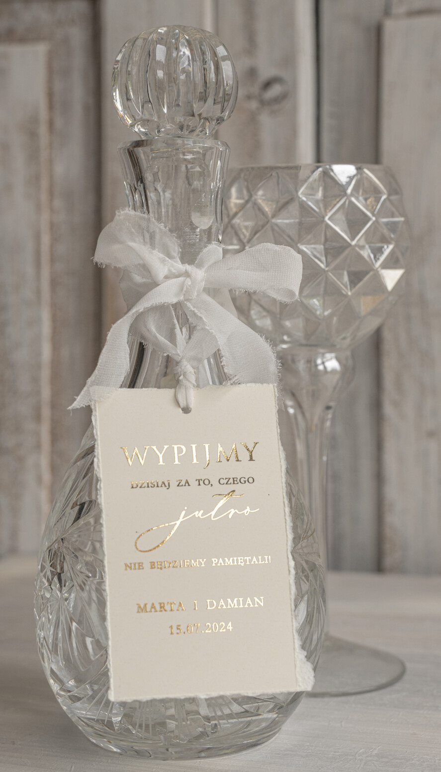 Zawieszki na butelki glamour zawieszki na butelkę weselną, złote zawieszki z weselnymi wierszykami, darte zawieszki ślubne, wydzierane zawieszki na butelkę  1