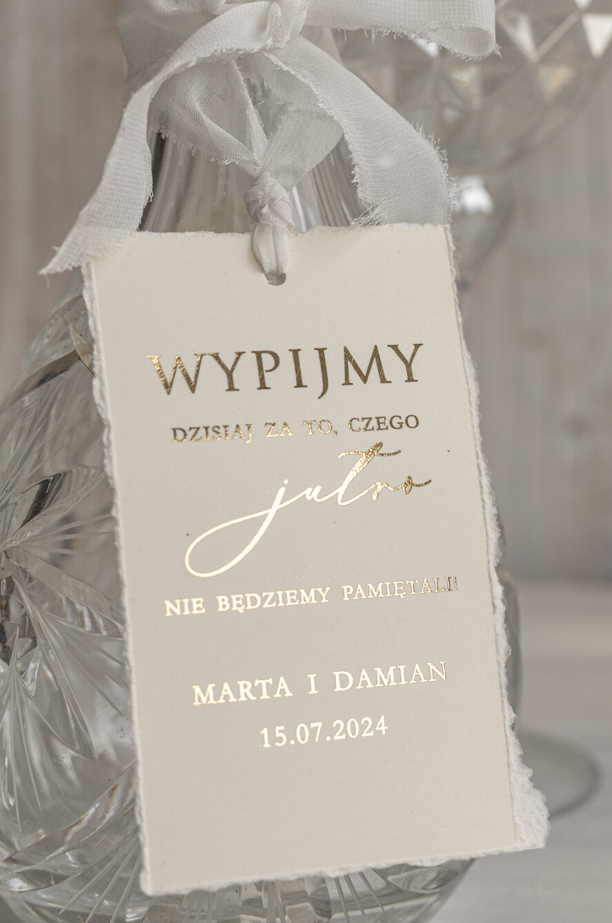 Zawieszki na butelki glamour zawieszki na butelkę weselną, złote zawieszki z weselnymi wierszykami, darte zawieszki ślubne, wydzierane zawieszki na butelkę  2