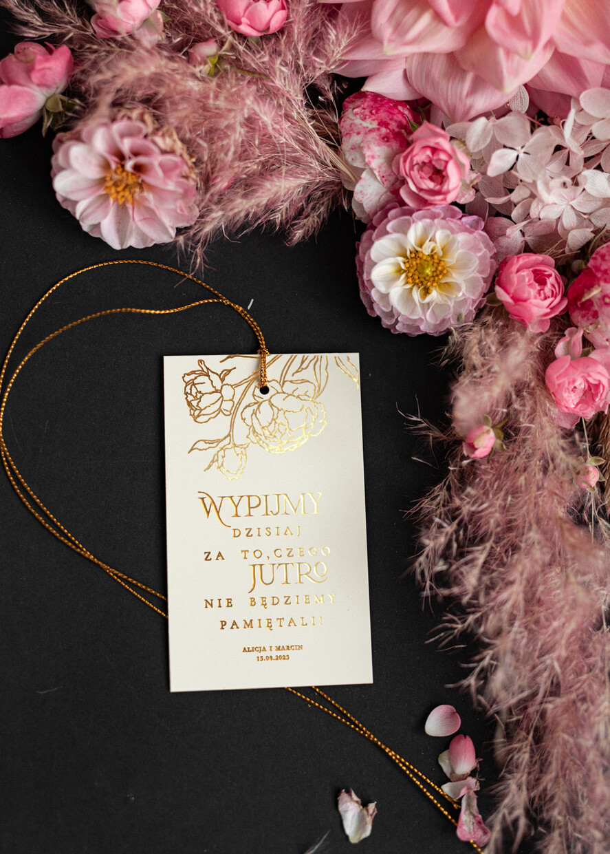 Zawieszki na butelki glamour złocona zawieszka na wino weselne, etykieta na wódkę zawieszka na alkohol weselny, złote napisy z dowolną treścią0