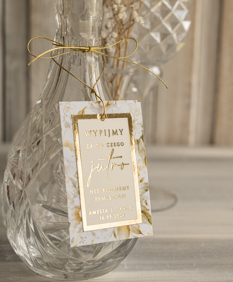 Zawieszki na butelki glamour etykiety na wódkę weselną z kwiatami, złote eleganckie winietki z dowolną treścią, złote zawieszki ślubne, eleganckie zawieszki na butelkę 1