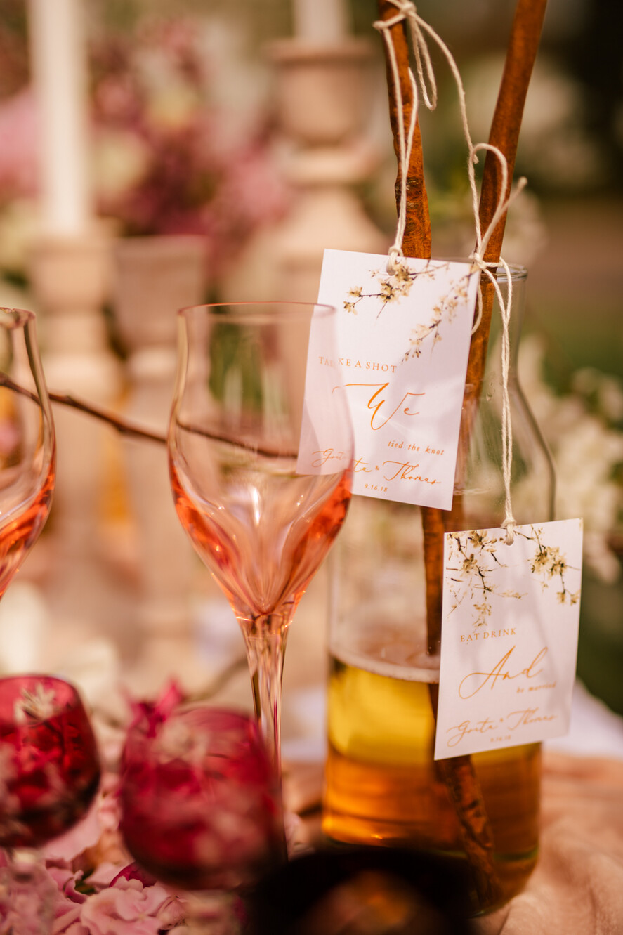 Zawieszki na butelki glamour ślubne zawieszki na alkohol, złote z dowolną treścią1