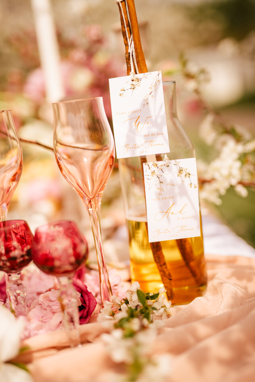 Zawieszki na butelki glamour ślubne zawieszki na alkohol, złote z dowolną treścią2