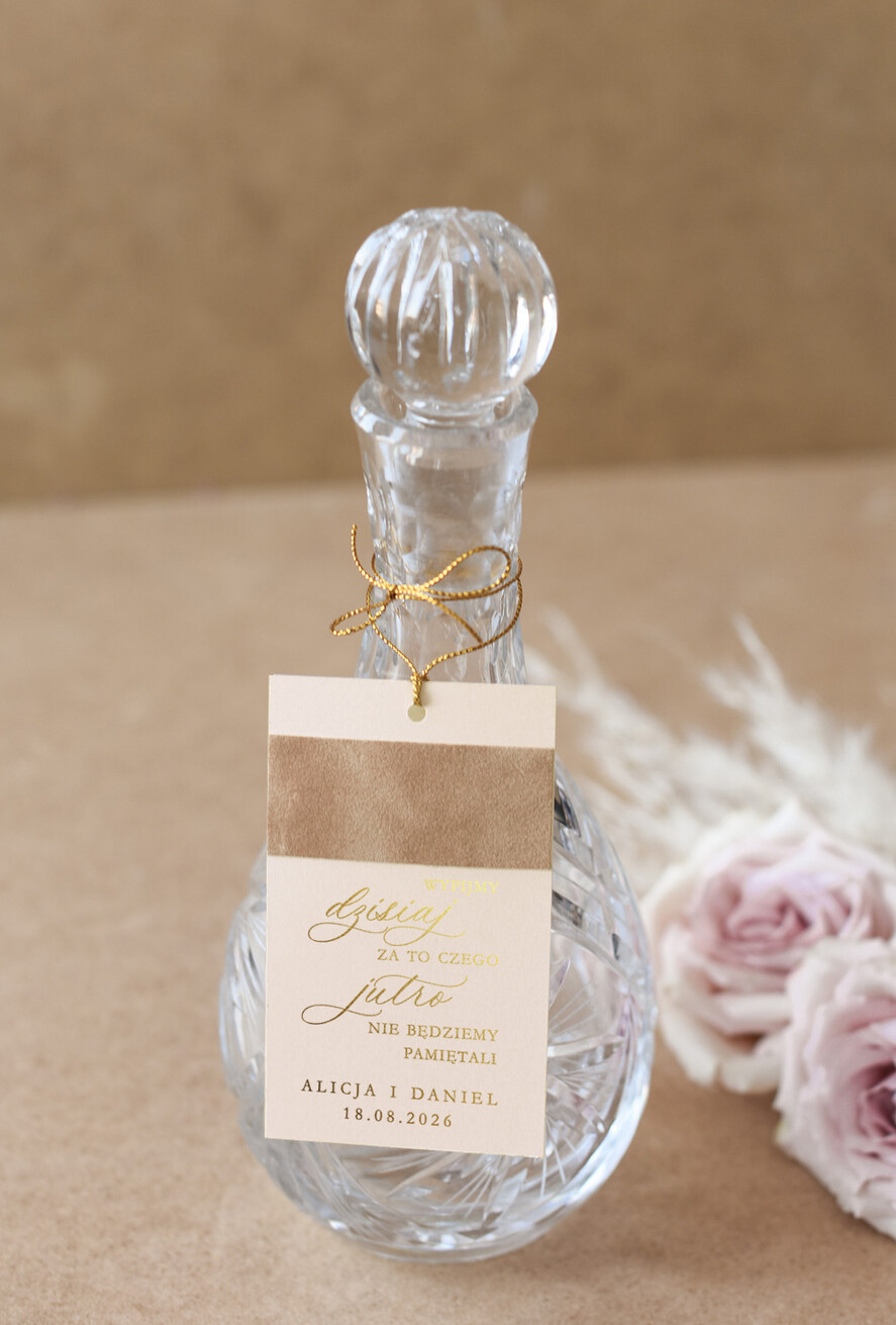 Zawieszki na butelki glamour zawieszka na wino i wódkę weselną różne treści, etykieta na alkohol weselny, zawieszki na weselne trunki, welurowa elegancka zawieszka na weselny alkohol 0