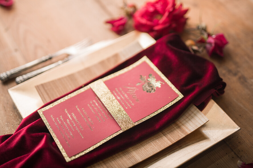 Menu glamour ślubne menu z planem podawania dań wesenych, złote i eleganckie na klasyczne wesele2