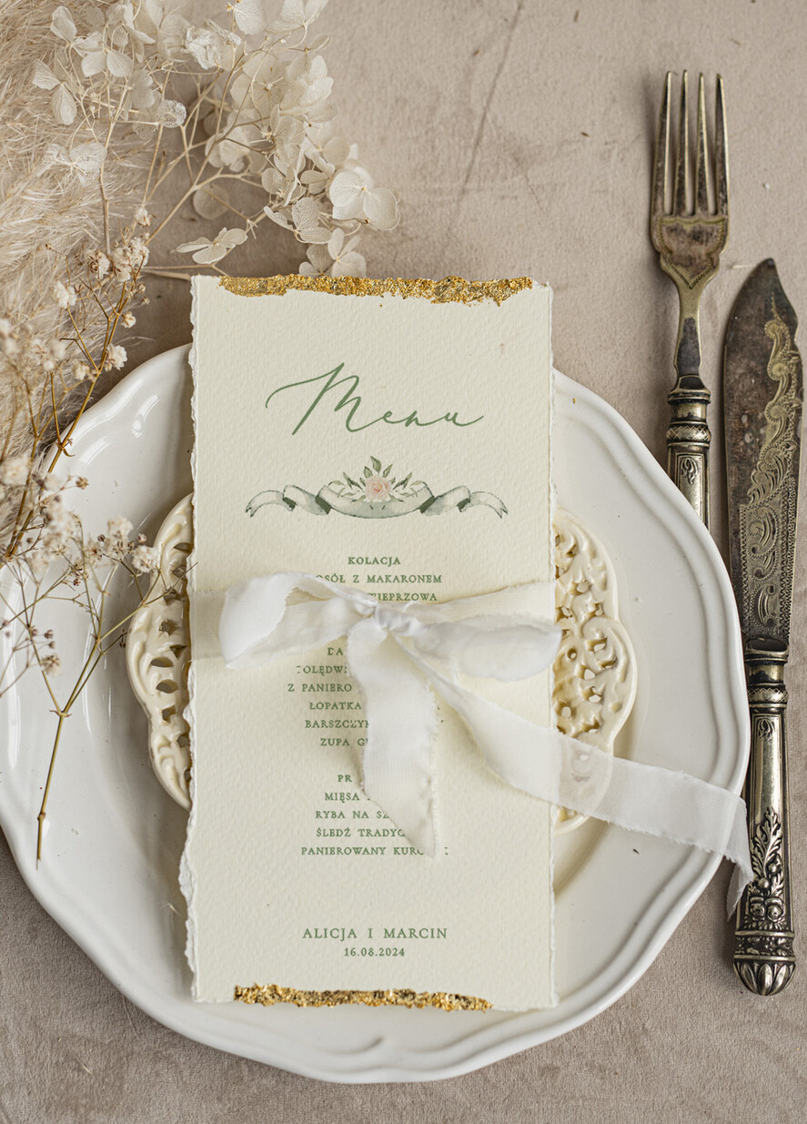 Menu glamour złota karta dań weselnych, menu weselne z dartymi brzegami i płatkami złota, karta podawania dań na weselu ze złotem 0