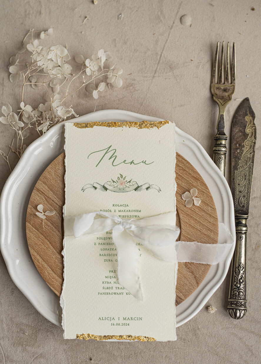 Menu glamour złota karta dań weselnych, menu weselne z dartymi brzegami i płatkami złota, karta podawania dań na weselu ze złotem 2