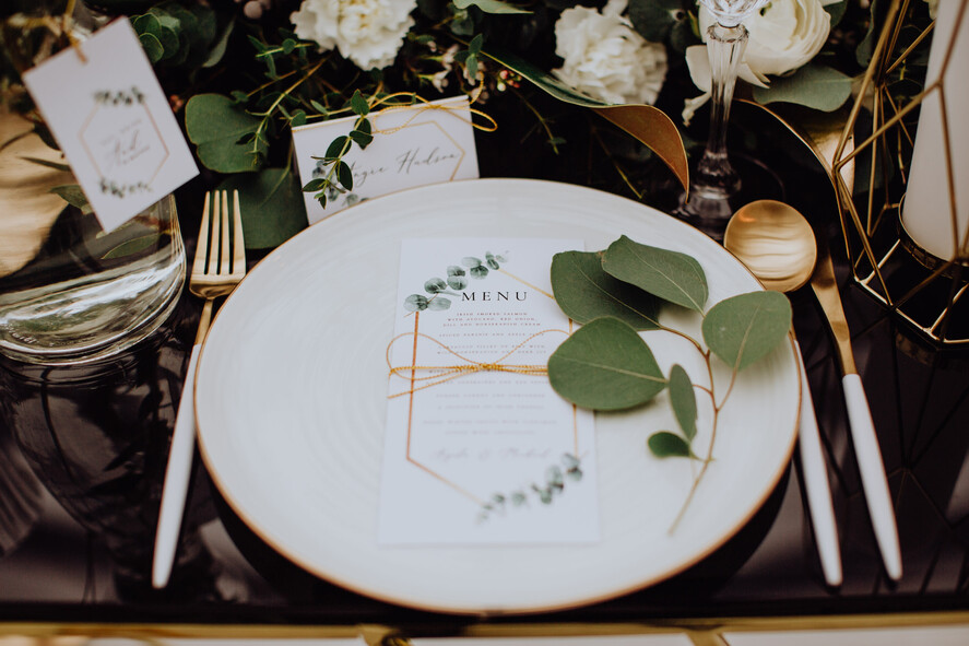 Menu glamour menu weselne geometryczne z elementami złota idealne na wesele w plenerze1