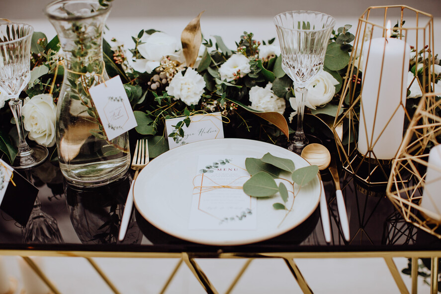 Menu glamour menu weselne geometryczne z elementami złota idealne na wesele w plenerze2