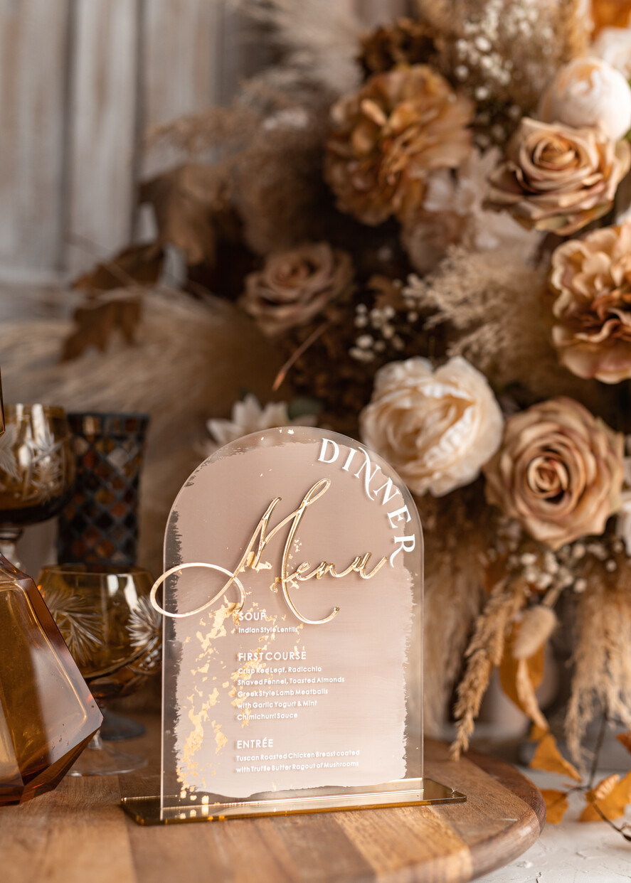 Menu glamour nowoczesna forma karty dań na weselu, akrylowe menu weselne, stojąca karta dań, menu weselne w stylu glamour, złote menu weselne 4