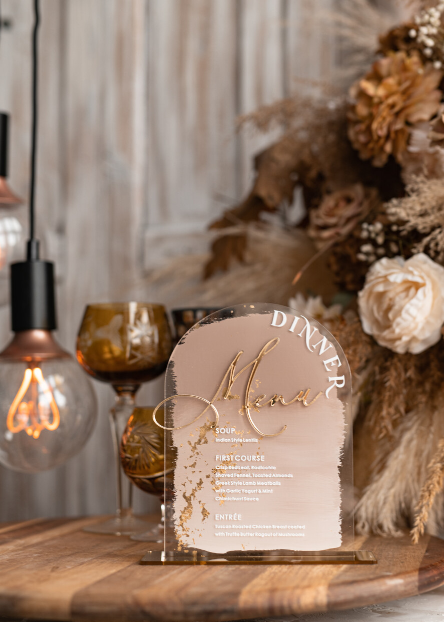 Menu glamour nowoczesna forma karty dań na weselu, akrylowe menu weselne, stojąca karta dań, menu weselne w stylu glamour, złote menu weselne 3