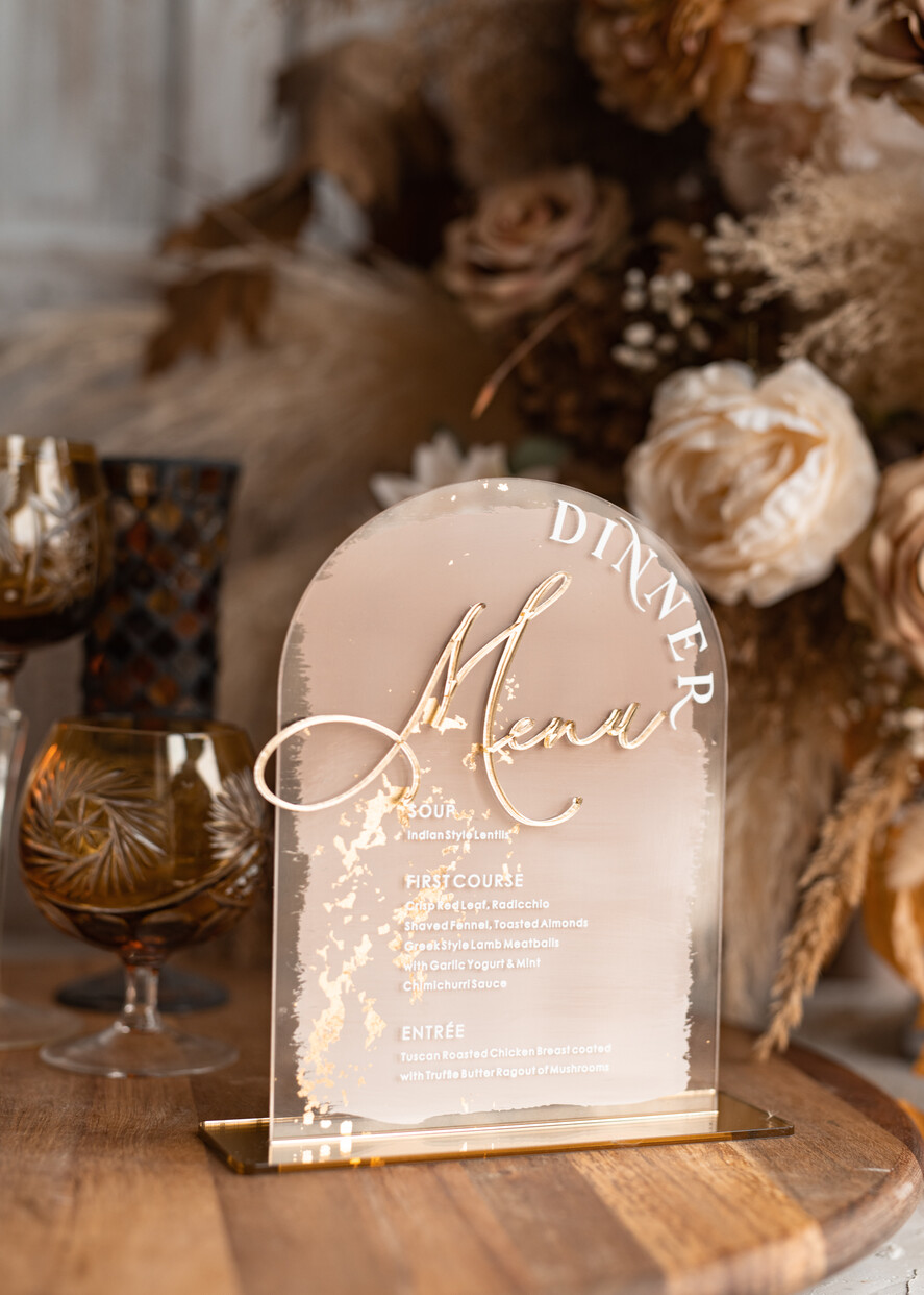 Menu glamour nowoczesna forma karty dań na weselu, akrylowe menu weselne, stojąca karta dań, menu weselne w stylu glamour, złote menu weselne 0