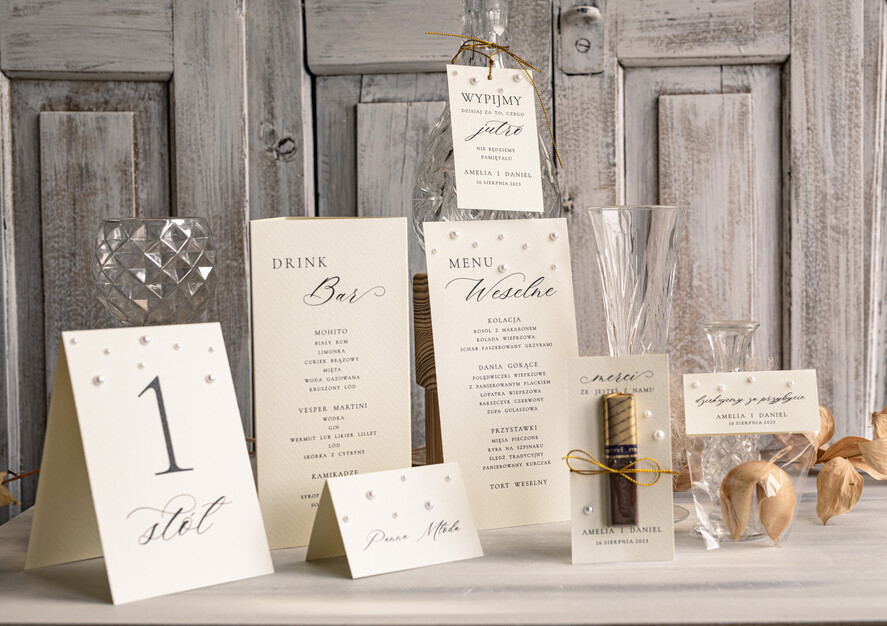 Menu glamour Menu weselne nowoczesne z perełkami, karta dań na weselu, proste i eleganckie menu ślubne, perełki na menu ozdoba stołu weselnego 4