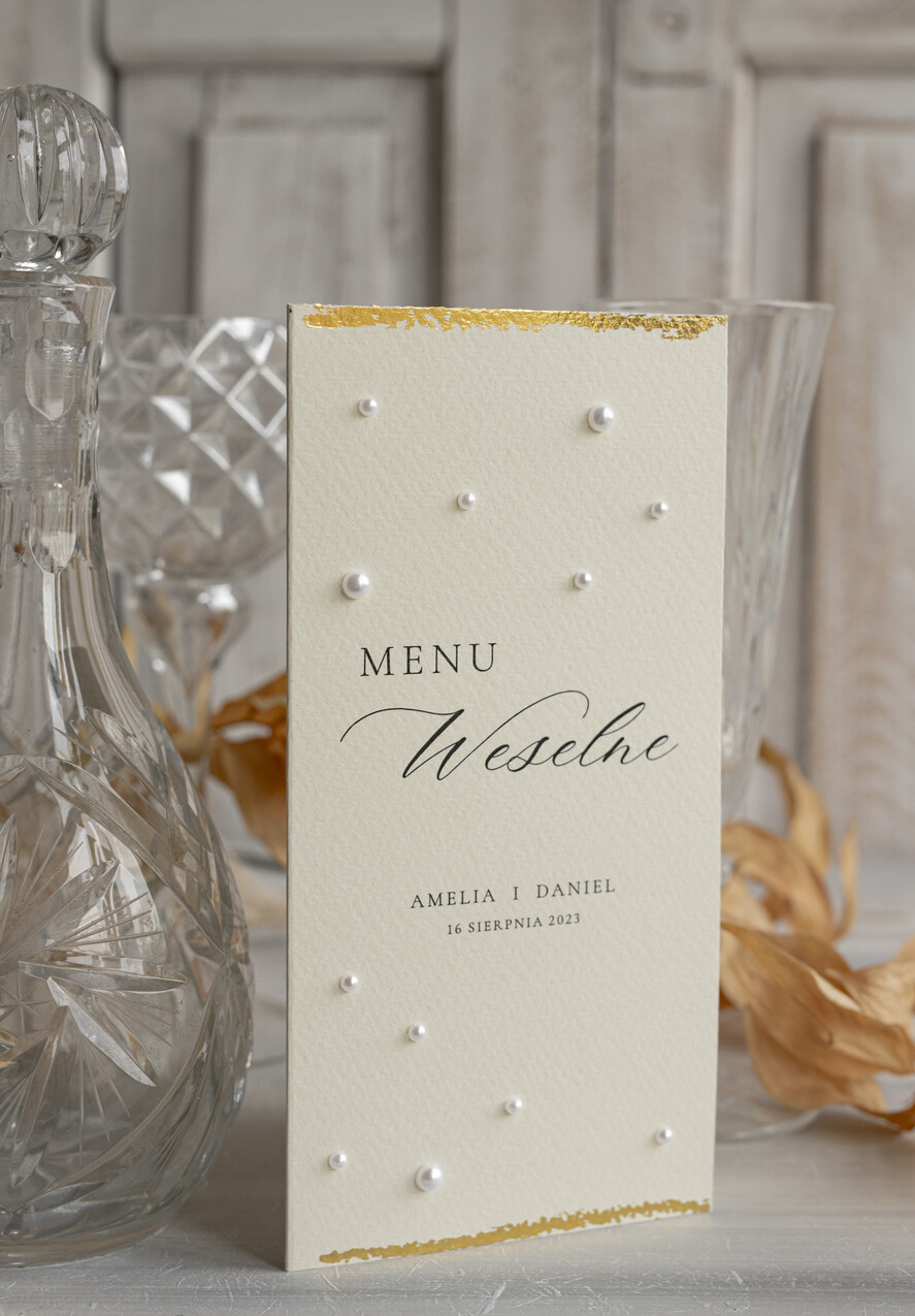Menu glamour menu weselne na stoły plan podawania posiłków, menu weselne z płatkami złota i perełkami, złocone menu na stół weselne leżąca lub stojąca karta dań 1