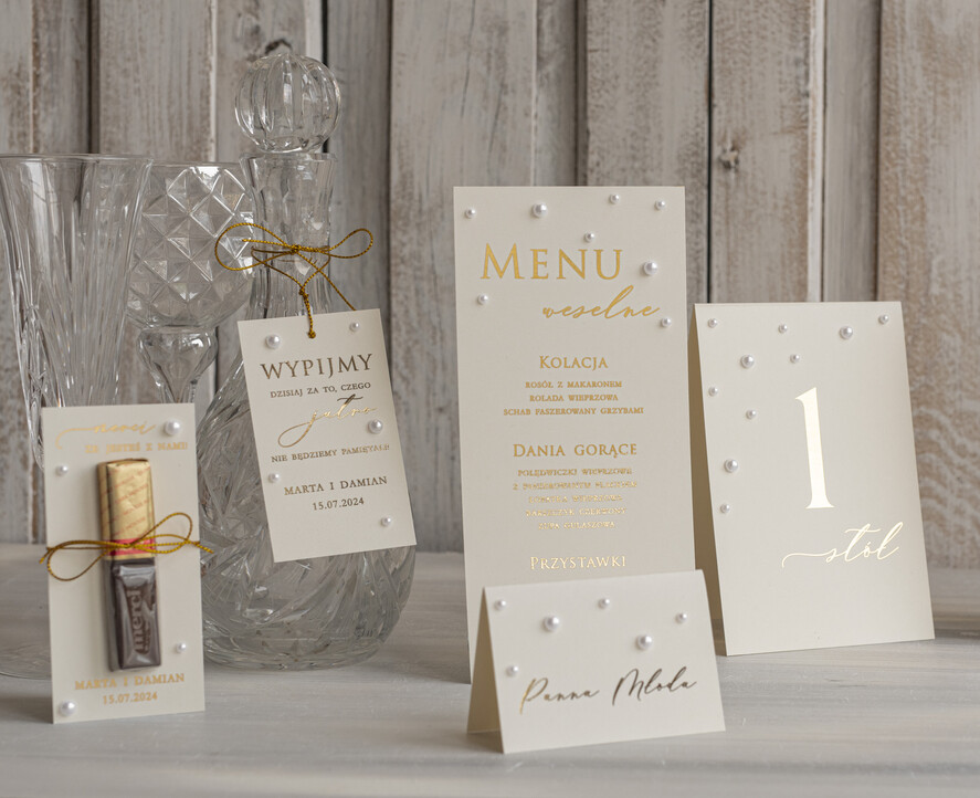 Menu glamour ślubne menu z planem podawania dań wesenych, wesele glamour złote litery, złote menu z perełkami, ozdoba stołu weselnego1