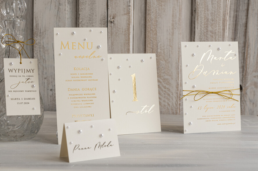 Menu glamour ślubne menu z planem podawania dań wesenych, wesele glamour złote litery, złote menu z perełkami, ozdoba stołu weselnego9