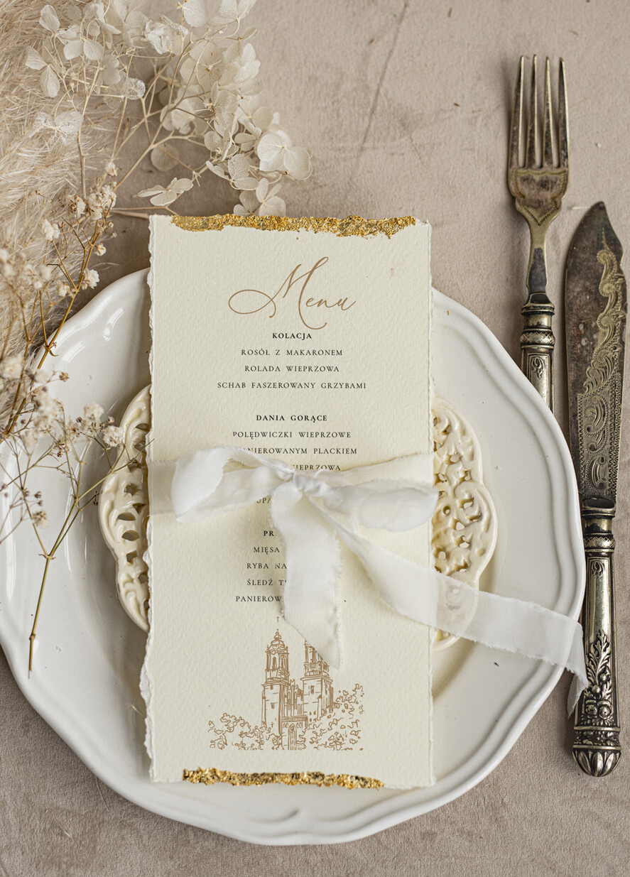 Menu glamour złota karta dań weselnych, menu weselne z dartymi brzegami i płatkami złota, karta podawania dań na weselu ze złotem 0