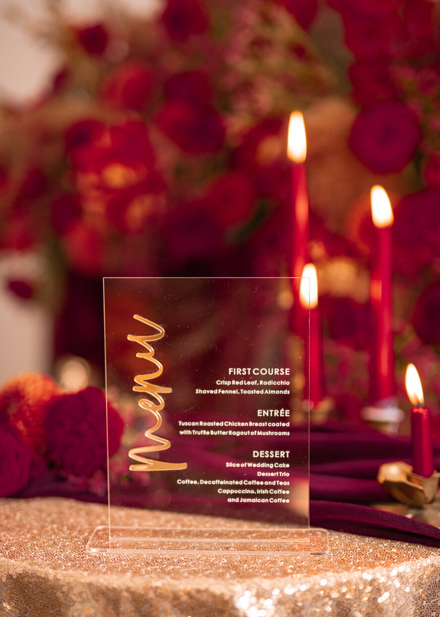 Menu glamour nowoczesna forma karty dań na weselu, akrylowe menu weselne, stojąca karta dań, menu weselne w stylu glamour 2