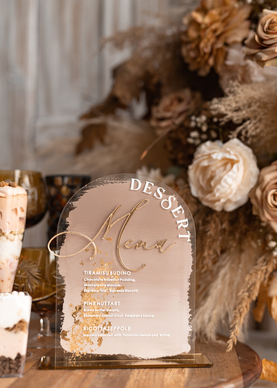Menu glamour elegancka forma karty deserów na weselu, akrylowe menu weselne, stojąca karta deserów, menu weselne w stylu glamour, złote menu weselne7