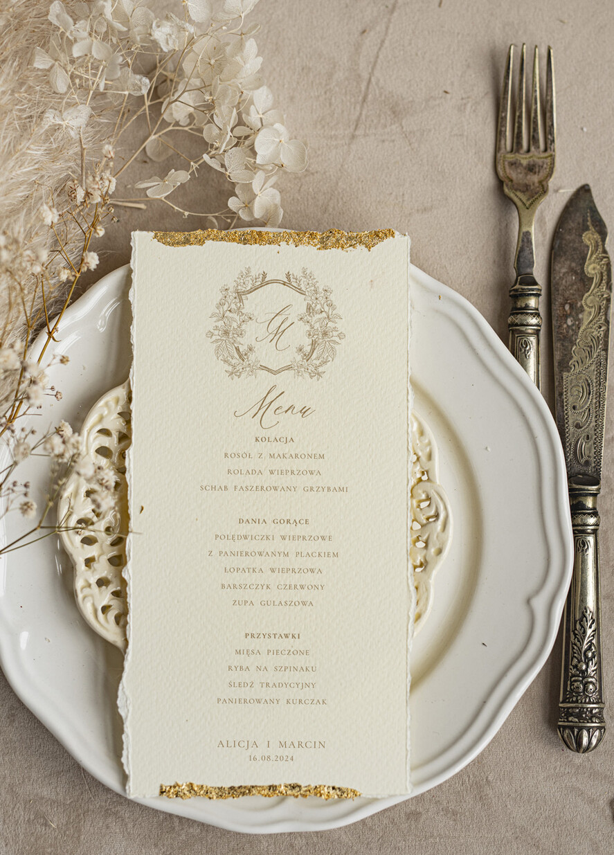 Menu glamour złota karta dań weselnych, menu weselne z dartymi brzegami i płatkami złota, karta podawania dań na weselu ze złotem 3