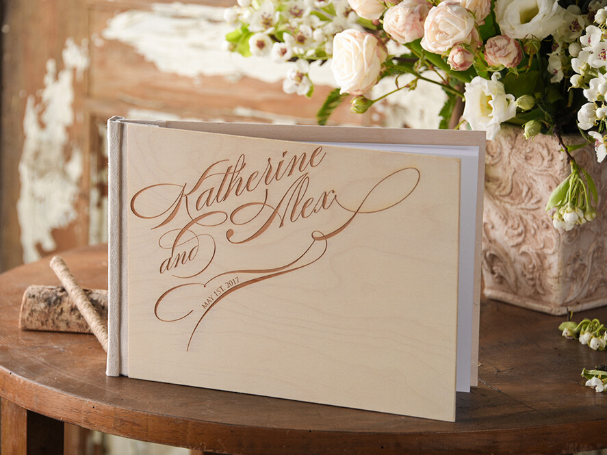 Księgi wpisów gości Drewniane  księga pamiątkowa na wesele i wpisy gosci weselnych, grawerowane drewno wasze imiona1