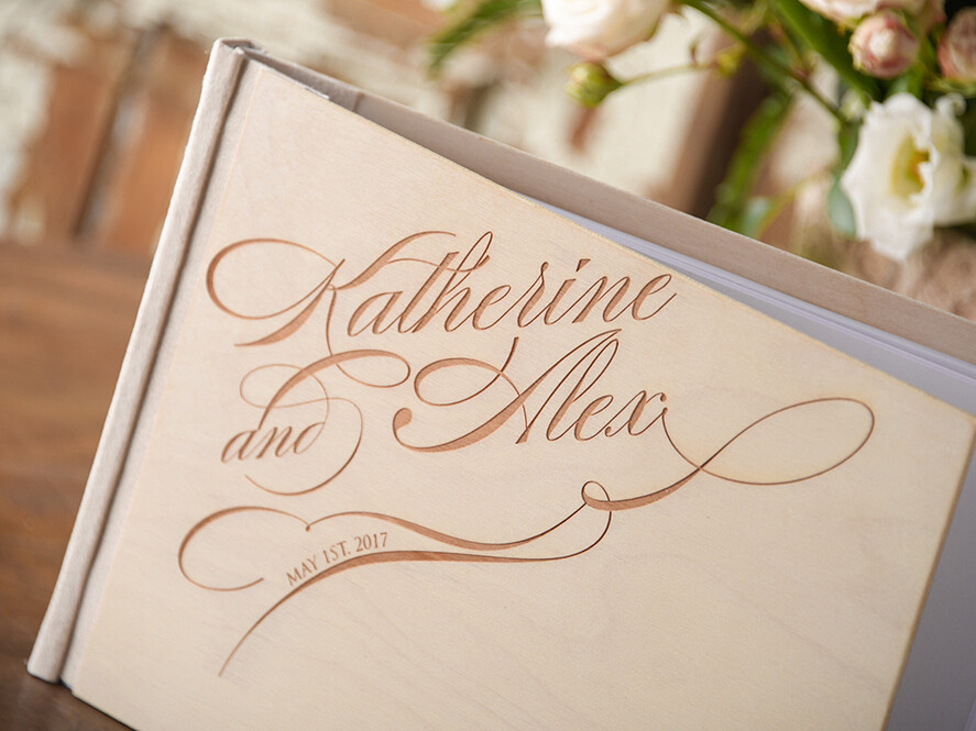 Księgi wpisów gości Drewniane  księga pamiątkowa na wesele i wpisy gosci weselnych, grawerowane drewno wasze imiona2