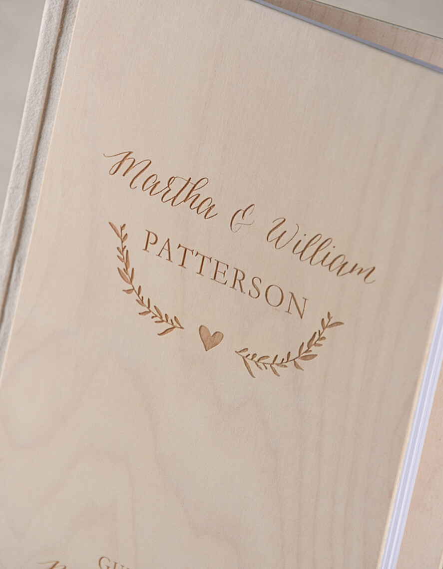 Księgi wpisów gości Drewniane  księga gości do wklejania zdjęć i wpisów gości weselnych, okładka z drewna grawerowane imiona i data2