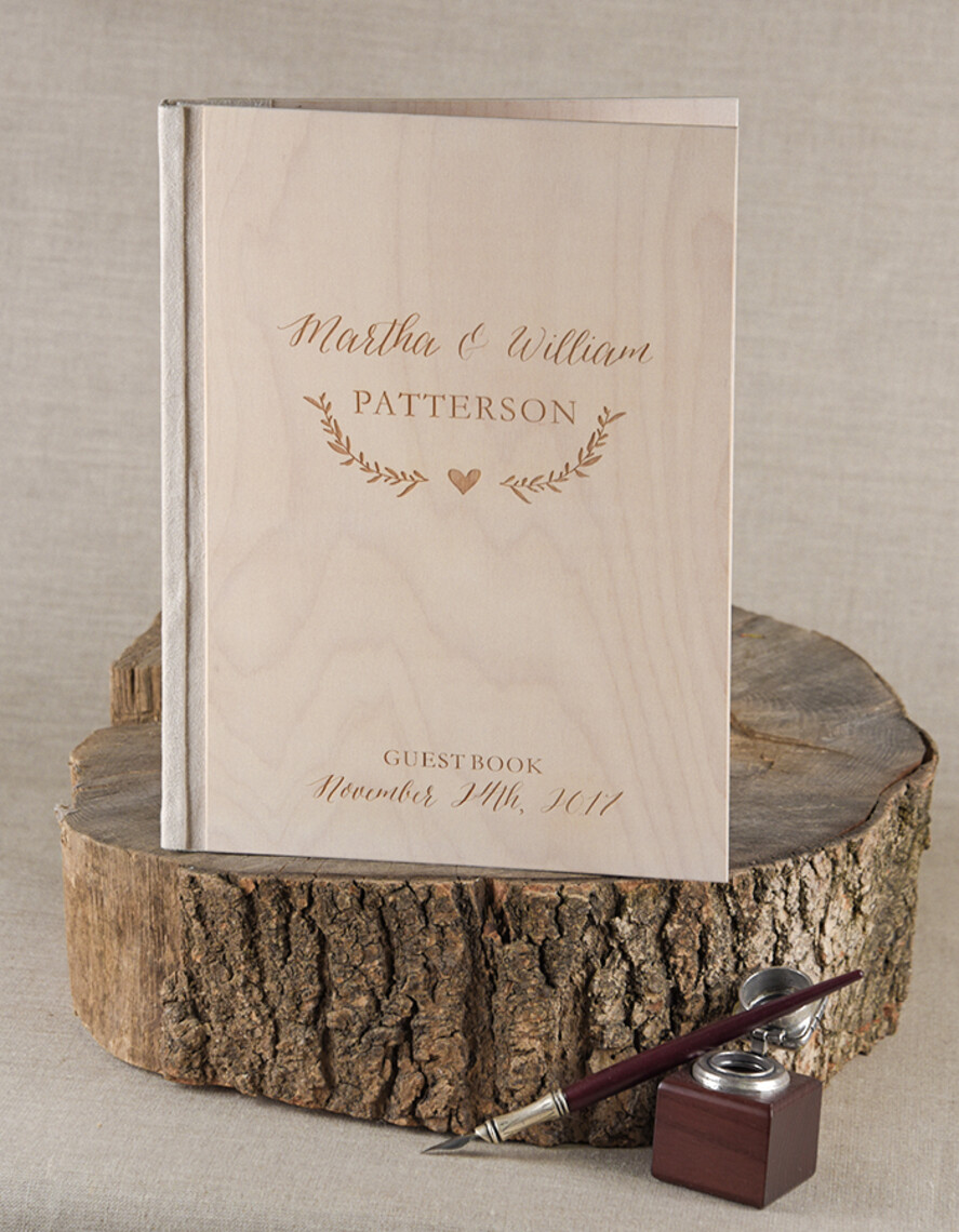 Księgi wpisów gości Drewniane  księga gości do wklejania zdjęć i wpisów gości weselnych, okładka z drewna grawerowane imiona i data0