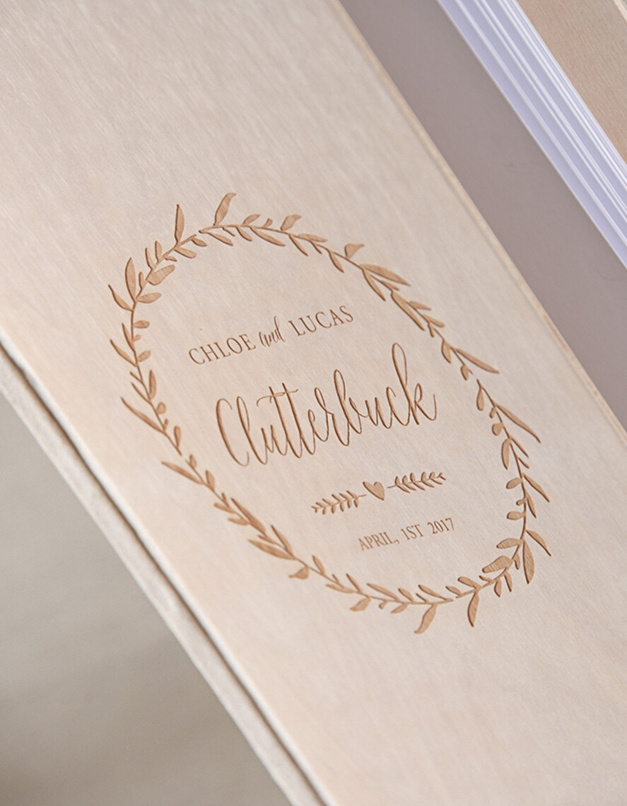 Księgi wpisów gości Drewniane  księgi pamiątkowe i albumy na wpisy gości weselnych, wasze imiona i data wygrawerowane na okładce2