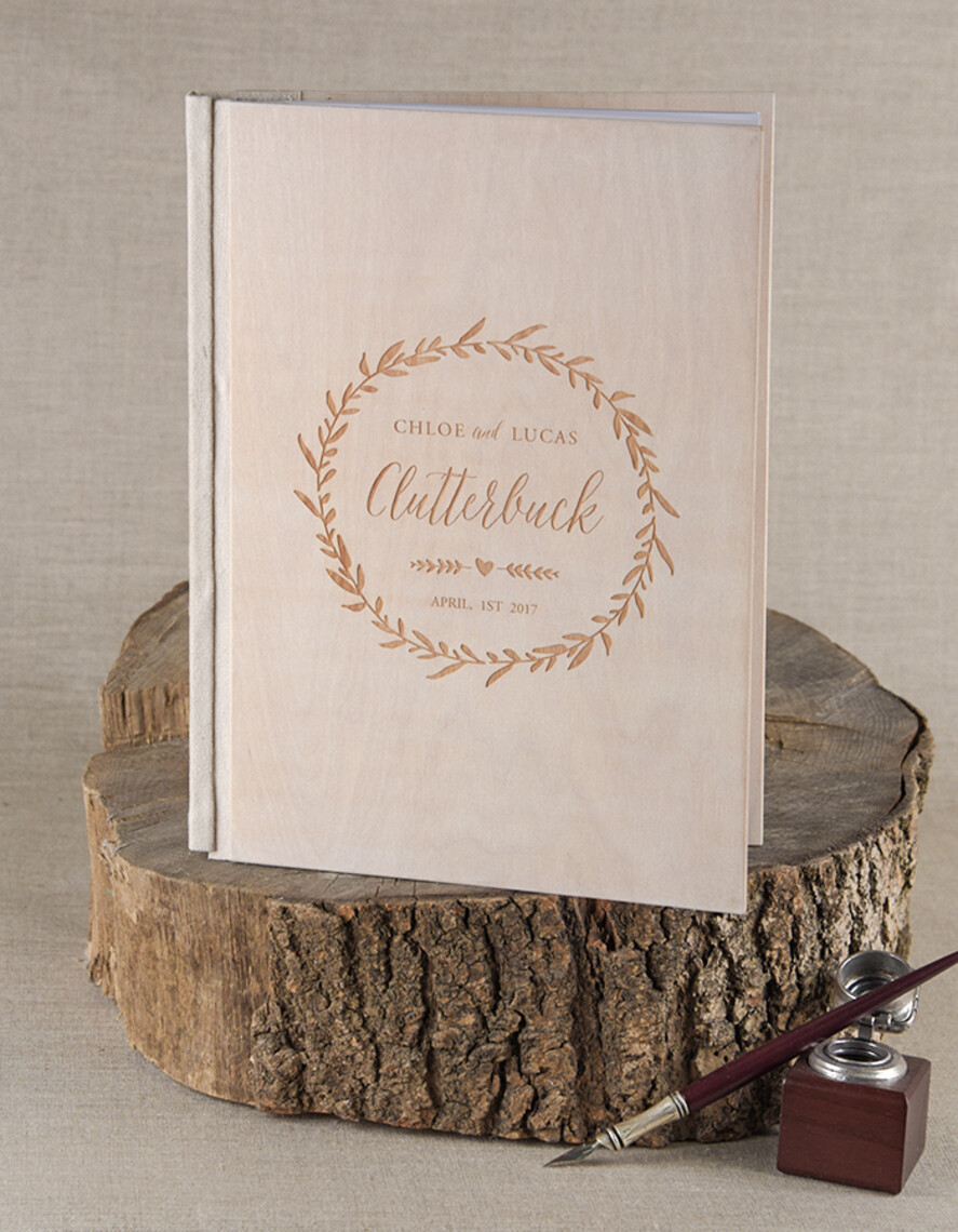 Księgi wpisów gości Drewniane  księgi pamiątkowe i albumy na wpisy gości weselnych, wasze imiona i data wygrawerowane na okładce0