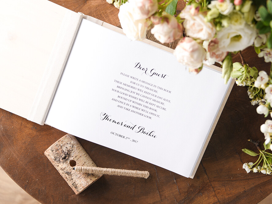 Księgi wpisów gości Drewniane  księga gości weselnych personalizowna, okładka z drewna grawerowane imiona i data2