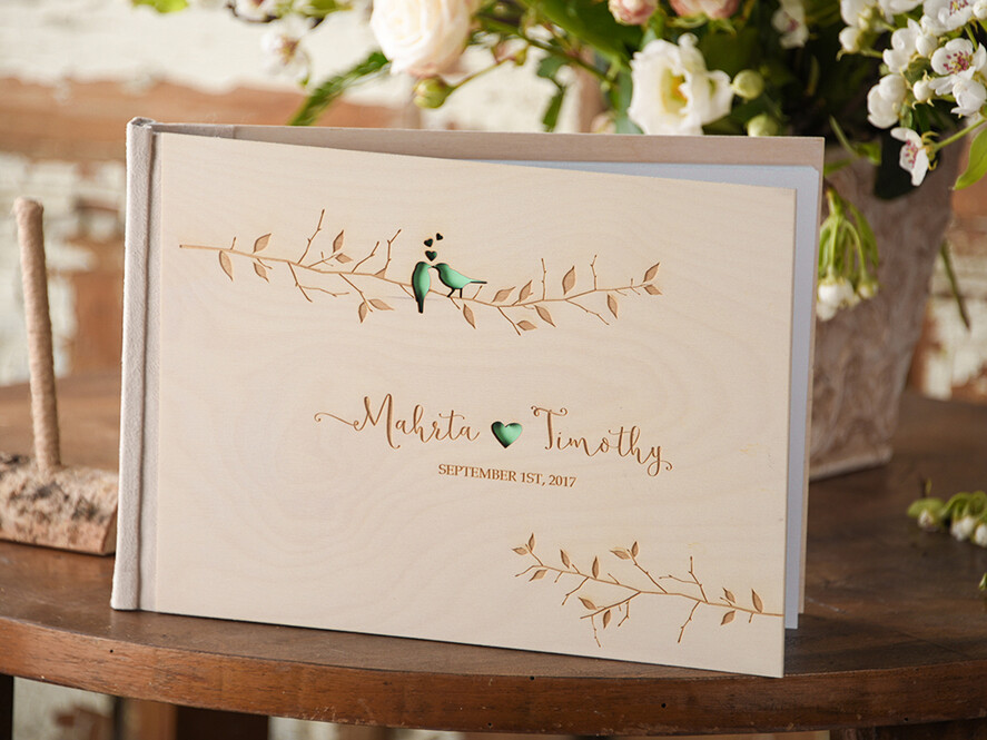 Księgi wpisów gości Drewniane  album ślubny do wpisów gości, rustykalne drewniane okładki grawerowane imiona1