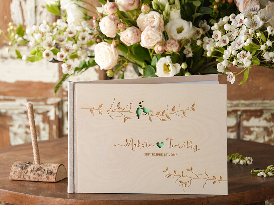 Księgi wpisów gości Drewniane  album ślubny do wpisów gości, rustykalne drewniane okładki grawerowane imiona0