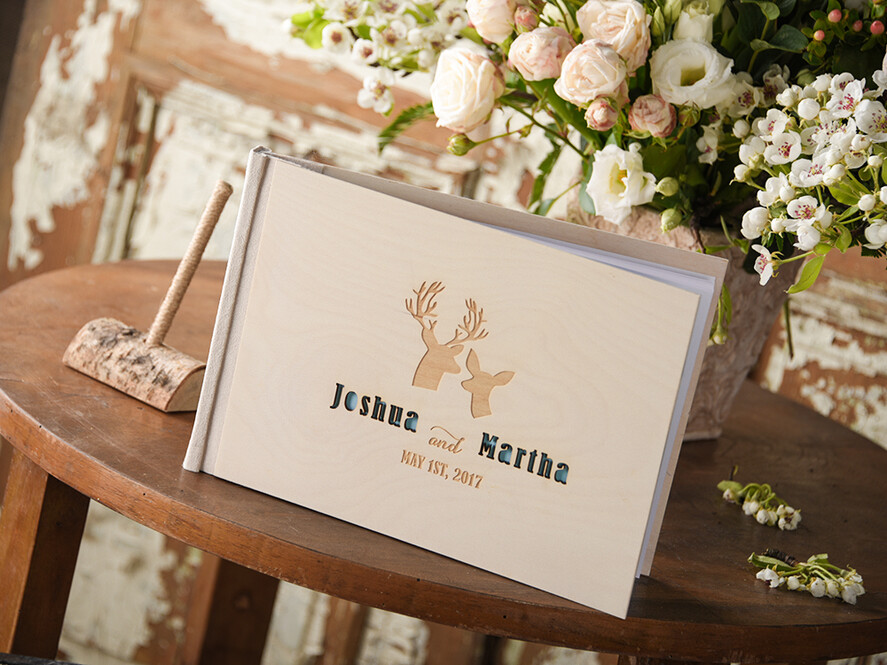 Księgi wpisów gości Drewniane  księga gości na zdjęcia z fotobudki i instaxa, grawer na drewnie wasze imiona i data3