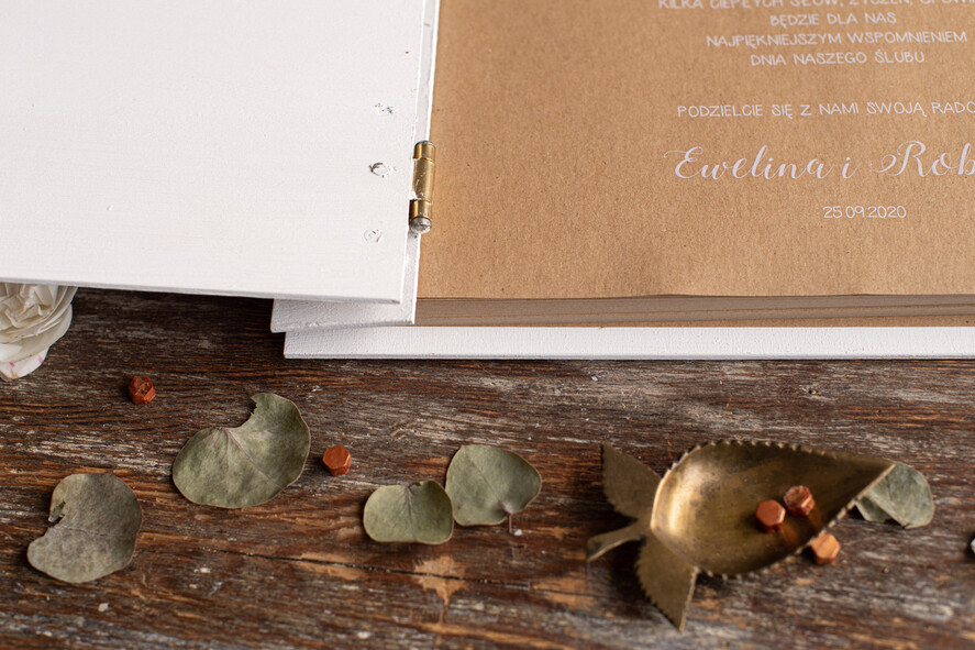 Księgi wpisów gości Drewniane  album ślubny do wpisów gości, okładka z drewna grawerowane imiona i data12