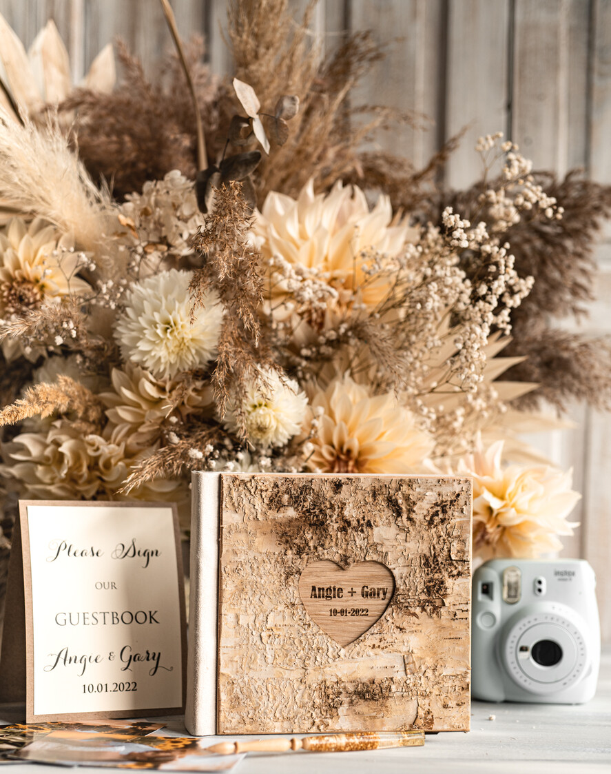 Księgi wpisów gości Drewniane  rustykalna księga z drewna, Drewniana korowa pamiątkowa książka księga wpisów gości weselnych grawerowane imiona i data w sercu2