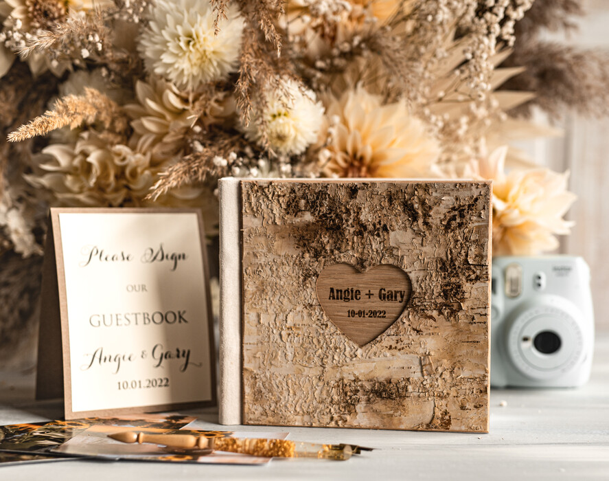 Księgi wpisów gości Drewniane  rustykalna księga z drewna, Drewniana korowa pamiątkowa książka księga wpisów gości weselnych grawerowane imiona i data w sercu5