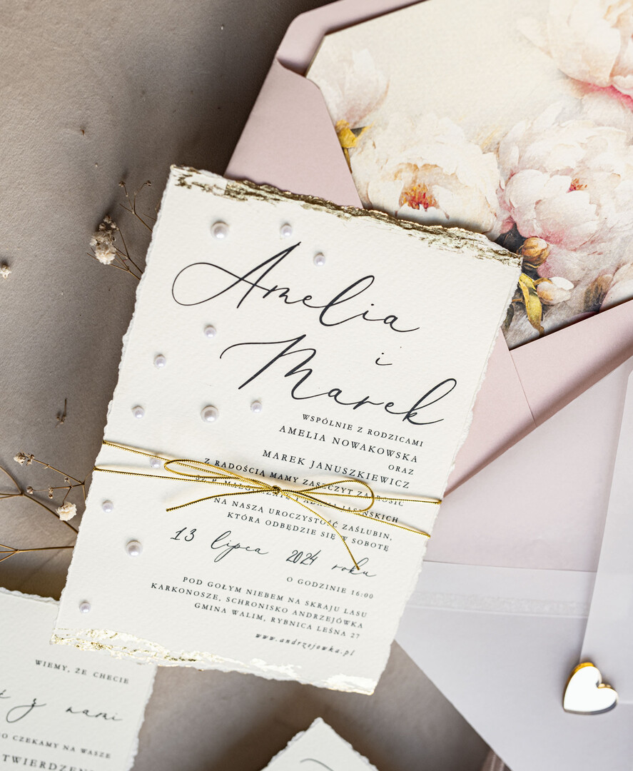 Zestawy Próbkowe próbki zaproszeń Próbka darte złocone zaproszenia ślubne z perełkami, różowe peonie zaproszenie na ślub z perełkam, rwane złocone zaproszenie na ślub cywilny perły i piwonie1